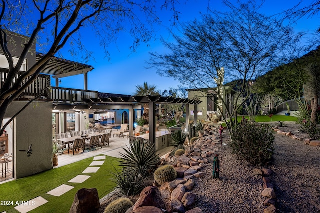 view of yard with a patio and a pergola