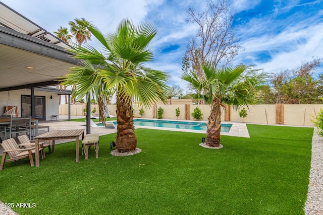 2033 E Janice Way, Phoenix, AZ 85022 - view of yard featuring a patio