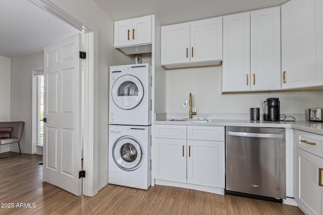 2033 E Janice Way, Phoenix, AZ 85022 - washroom featuring stacked washer / dryer and light wood finished floors