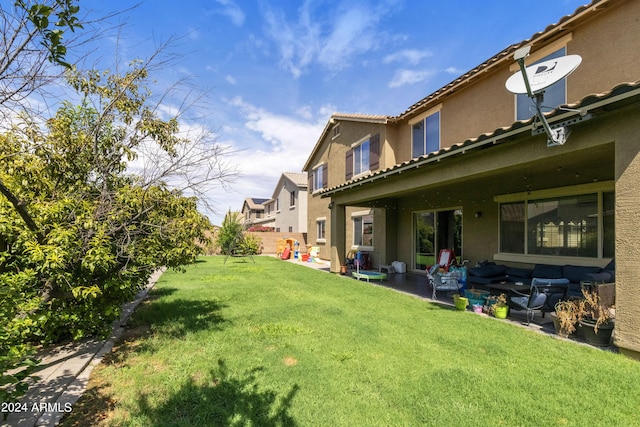 view of yard featuring a patio area