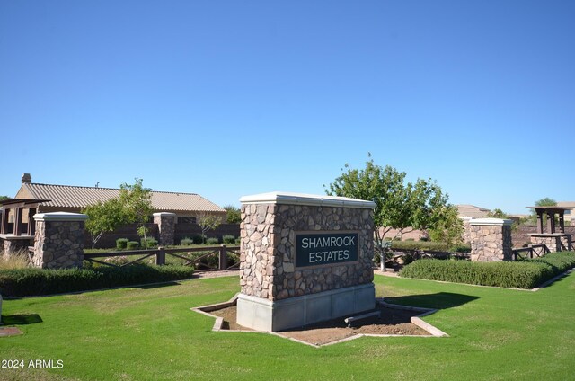 community sign featuring a lawn