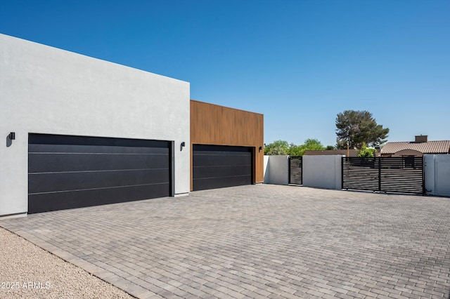6584 E Gold Dust Ave, Paradise Valley, AZ 85253 - garage featuring a gate, driveway, and fence