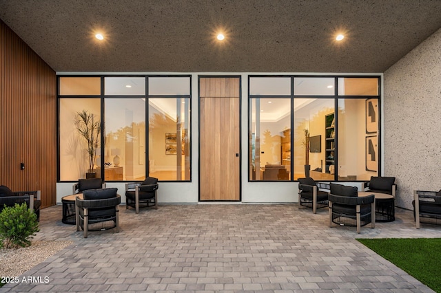 6584 E Gold Dust Ave, Paradise Valley, AZ 85253 - view of patio / terrace with outdoor lounge area