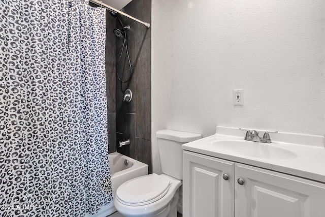 2823 W Banff Ln, Phoenix, AZ 85053 - full bath featuring shower / tub combo with curtain and vanity