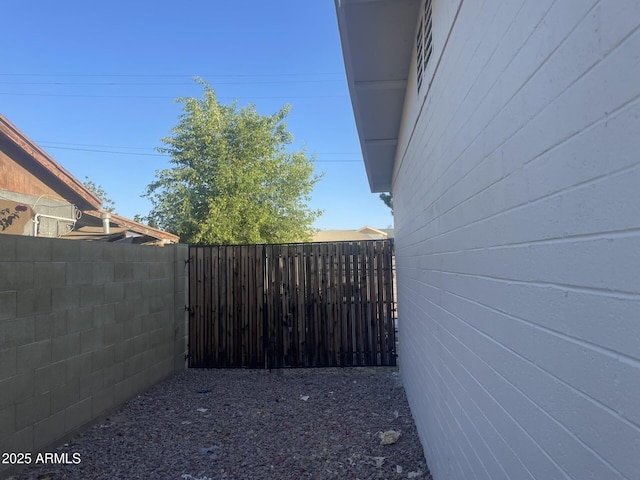 2823 W Banff Ln, Phoenix, AZ 85053 - view of side of property with a gate