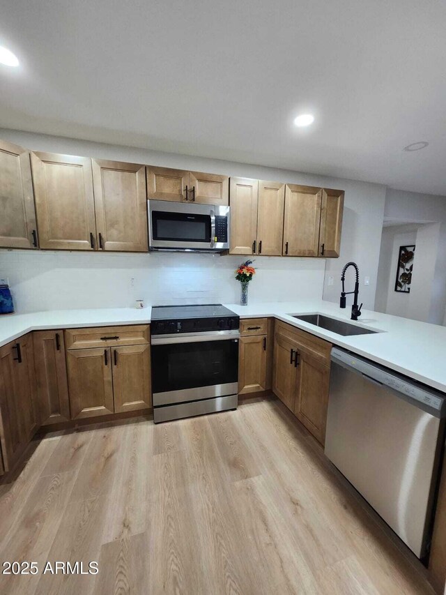954 E Henry St, Tempe, AZ 85288 - kitchen with stainless steel appliances, a sink, light wood-type flooring, light countertops, and recessed lighting