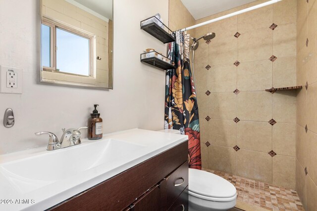 844 E Ruth Ave, Phoenix, AZ 85020 - bathroom featuring tiled shower, vanity, and toilet