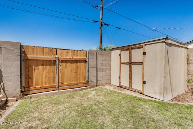 844 E Ruth Ave, Phoenix, AZ 85020 - view of yard with a storage shed, an outbuilding, and a gate
