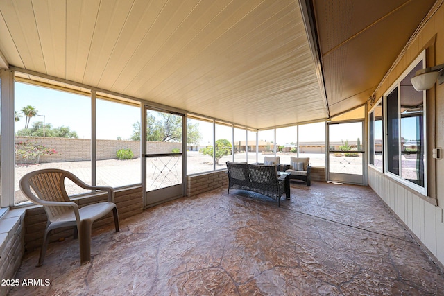 sunroom / solarium featuring outdoor lounge area