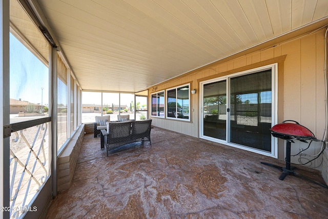 sunroom / solarium featuring an outdoor hangout area
