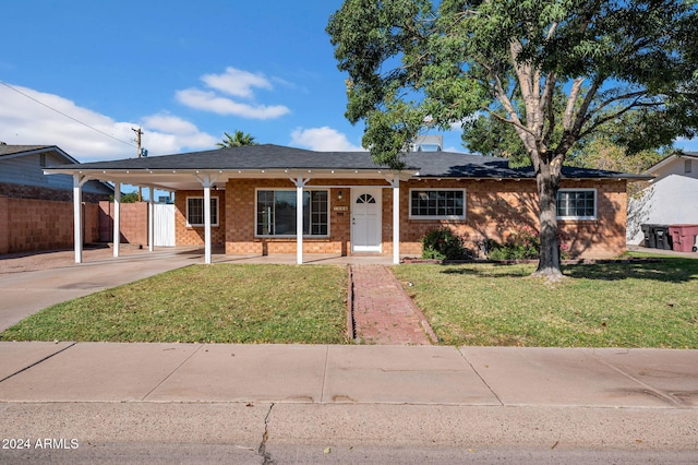 view of front of house featuring a carport and a front lawn