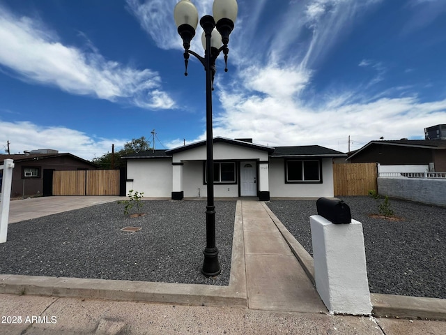 view of front of property