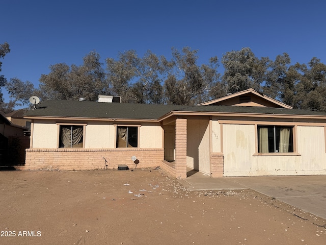 view of front of property