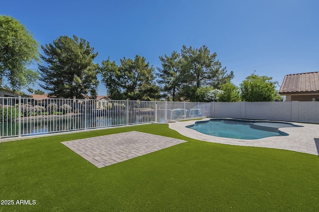 1610 W Maplewood St, Chandler, AZ 85286 - view of pool featuring a patio area and a water view