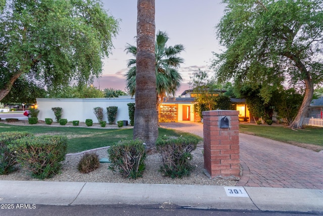 301 W Royal Palm Rd, Phoenix, AZ 85021 - view of front of house featuring a front lawn and driveway