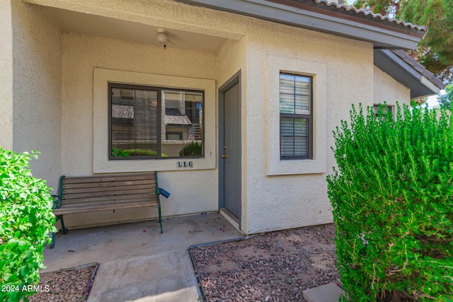 entrance to property featuring a patio area