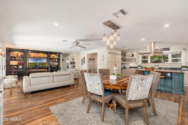dining area with dark wood-style floors, visible vents, a ceiling fan, and recessed lighting