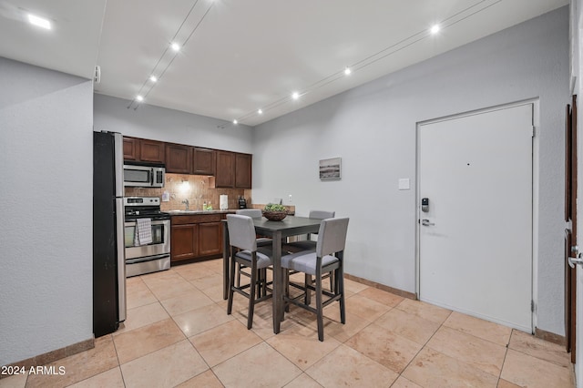 357 E Thomas Rd Unit A208, Phoenix, AZ 85012 - dining area with light tile patterned floors