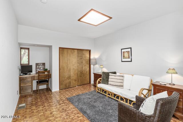 25 Edgewood Cir, Sedona, AZ 86336 - living room featuring an office area