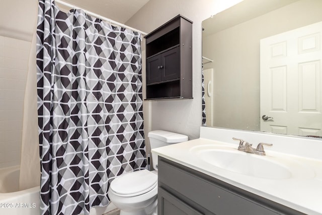 full bath with shower / bath combination with curtain, vanity, and toilet