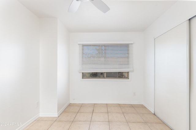 unfurnished room featuring light tile patterned floors and ceiling fan