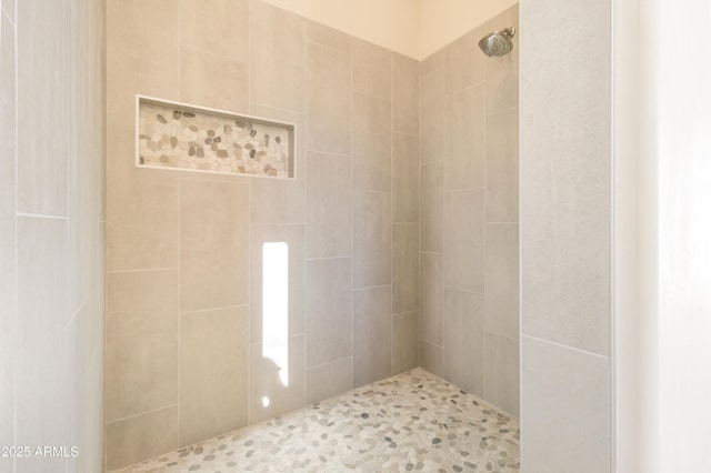 bathroom featuring tiled shower