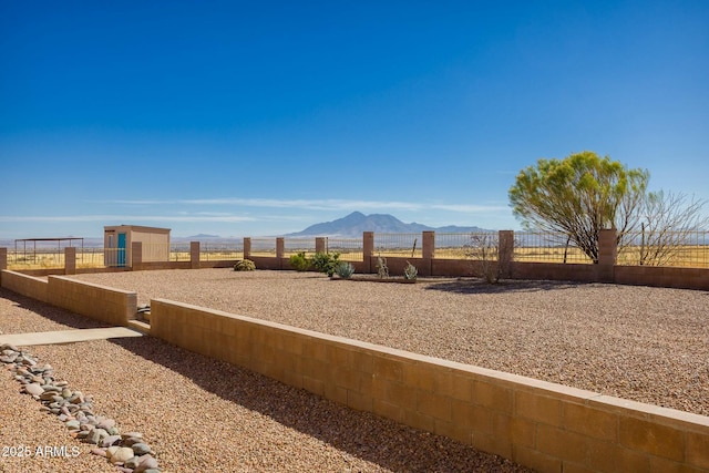 view of yard with a mountain view