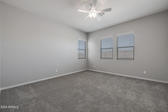 carpeted spare room featuring ceiling fan