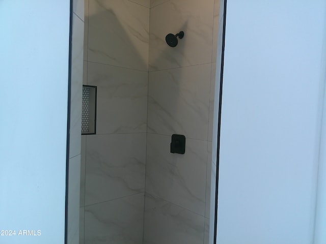 details with a tile shower