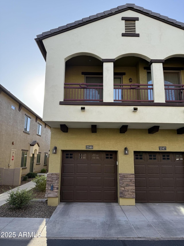 2725 E Mine Creek Rd Unit 2146, Phoenix, AZ 85024 - view of property with an attached garage and concrete driveway