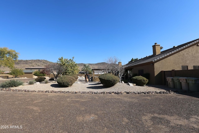 view of yard with a mountain view