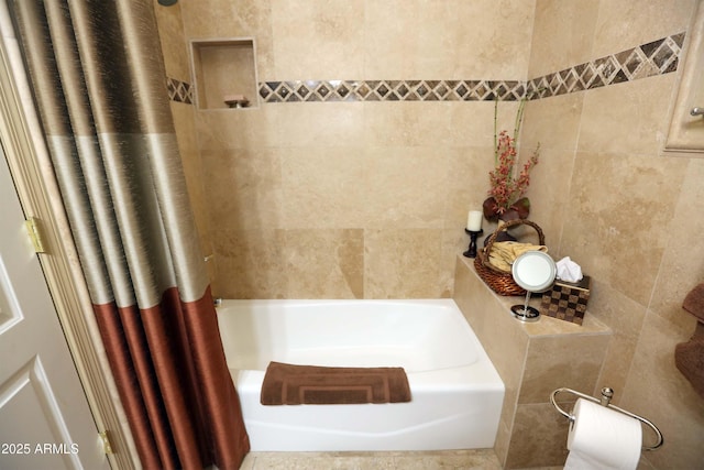 bathroom with shower / tub combo