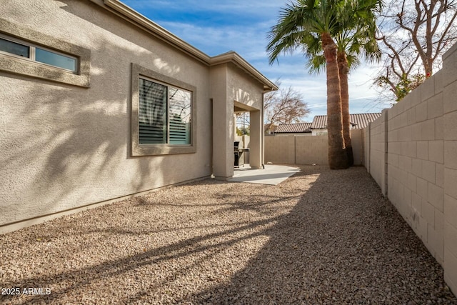 view of yard with a patio