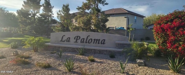 view of community / neighborhood sign