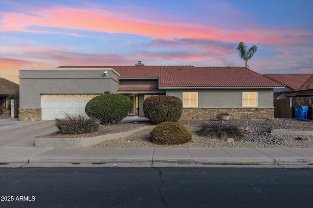 view of front facade featuring a garage