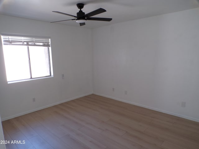 unfurnished room with light wood-type flooring and ceiling fan