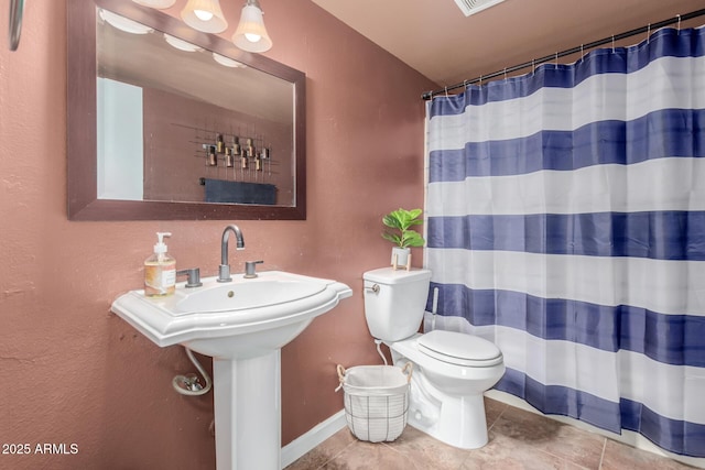1133 N 84th Pl, Scottsdale, AZ 85257 - full bathroom featuring tile patterned flooring and a shower with shower curtain