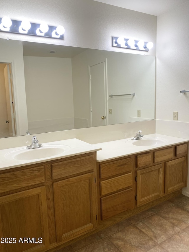 1249 E Commerce Ave, Gilbert, AZ 85234 - full bath featuring double vanity