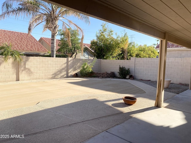 1249 E Commerce Ave, Gilbert, AZ 85234 - fenced backyard with a patio
