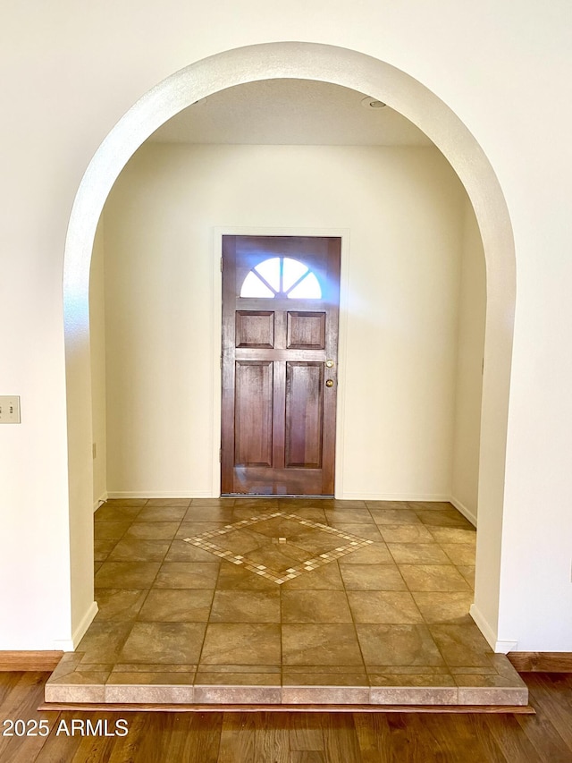 1249 E Commerce Ave, Gilbert, AZ 85234 - entrance foyer with arched walkways