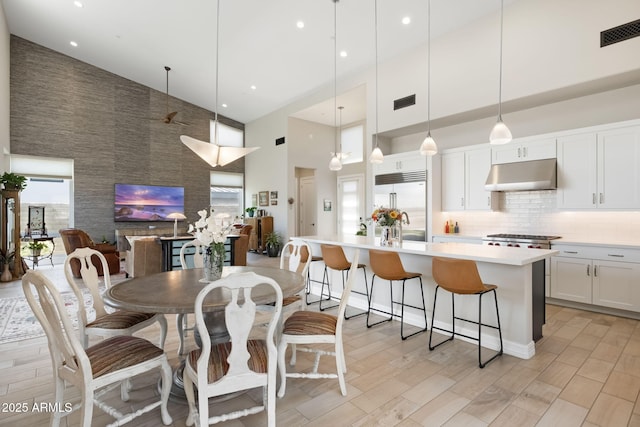 14507 N Valencia Dr, Fountain Hills, AZ 85268 - dining space with a towering ceiling, light wood finished floors, and recessed lighting