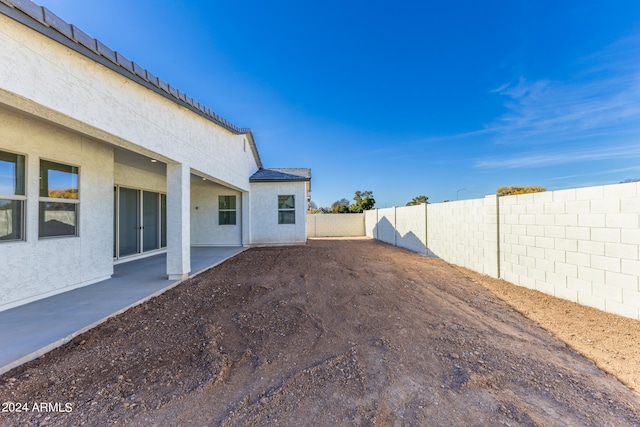 view of yard with a patio area