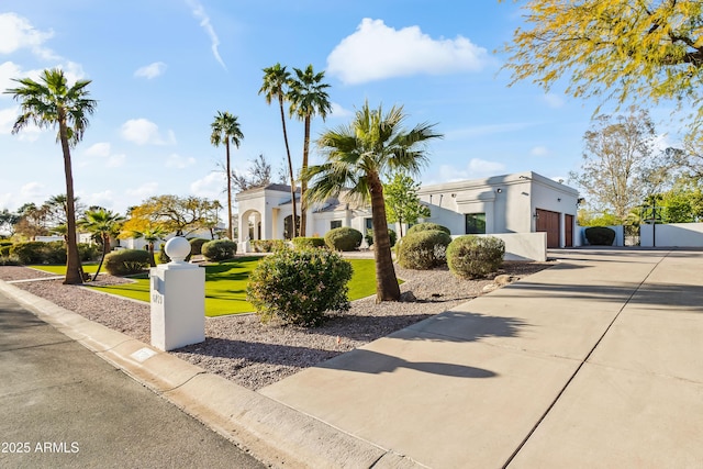 view of front of home featuring stucco siding, driveway, an attached garage, and a front yard