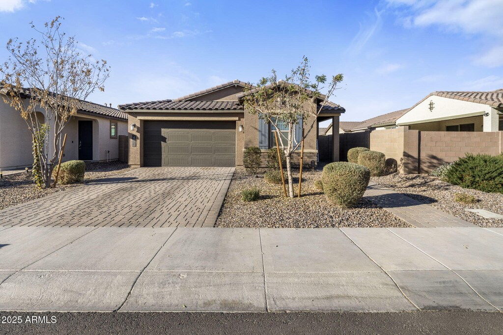 view of front facade with a garage