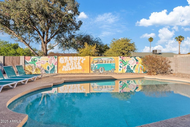 view of swimming pool