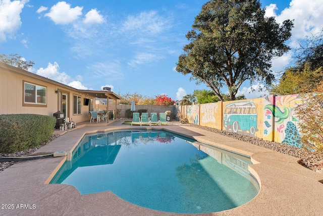 view of swimming pool featuring a patio