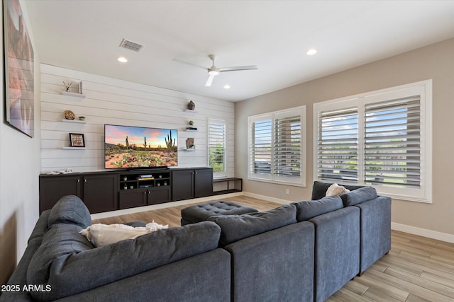living room with visible vents, recessed lighting, ceiling fan, light wood-style flooring, and baseboards