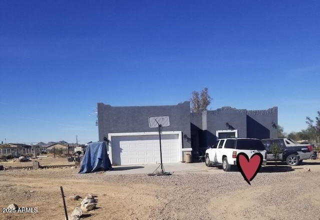 view of front facade featuring a garage