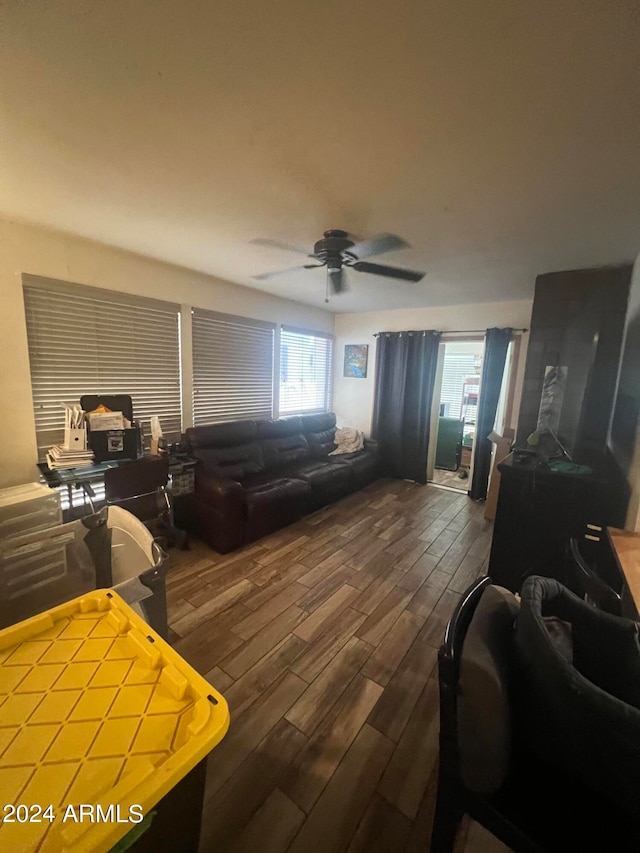 living room with wood-type flooring and ceiling fan