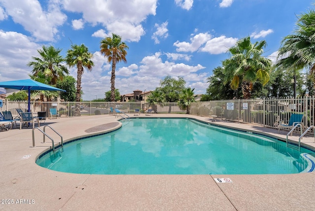 2286 E Mohave Ln, Apache Junction, AZ 85119 - community pool with a patio